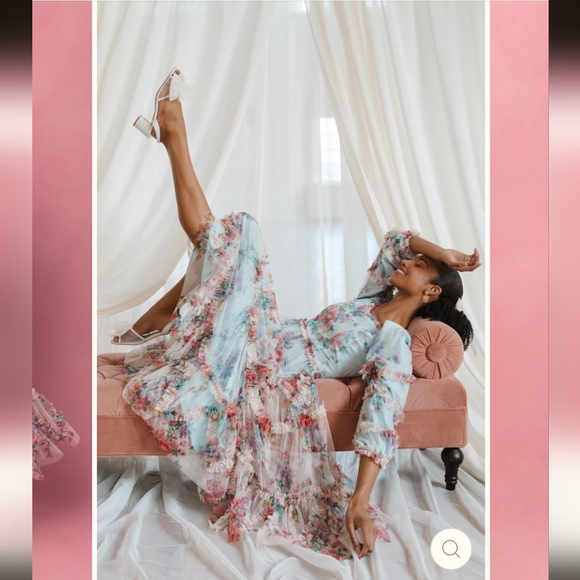 CATHERINE DRESS IN BLUE FLORAL- 1X - Picture 5 of 7